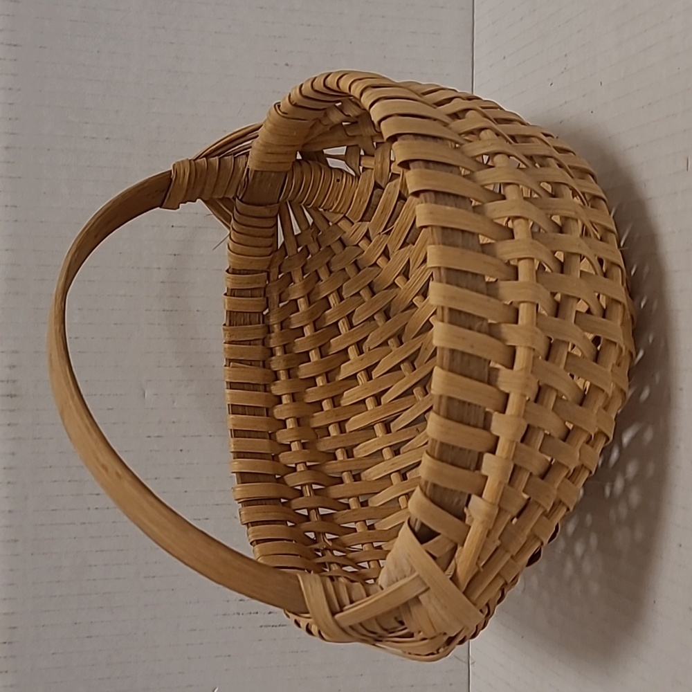 Beautiful Egg Basket - Picture 2 of 16